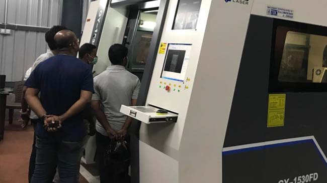 8000W光纤激光切割机如何调光路